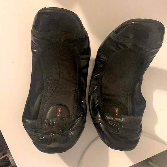Prada scrunch ballet flats gently worn black on black patent - Picture 1 of 3